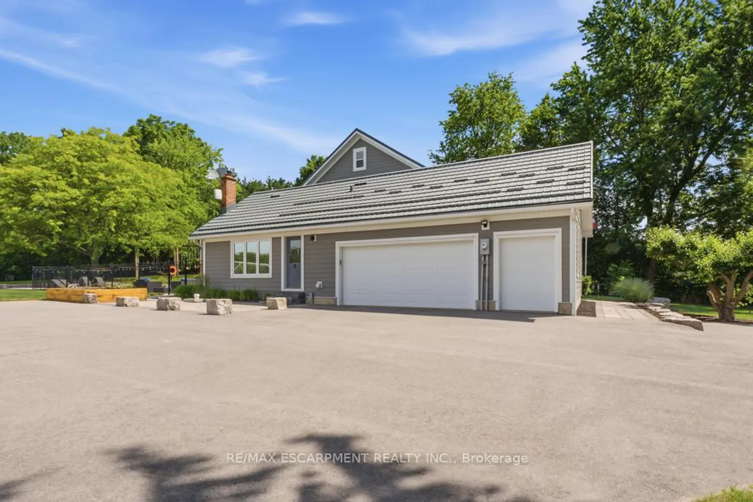1119 Powerline Road photo 2
