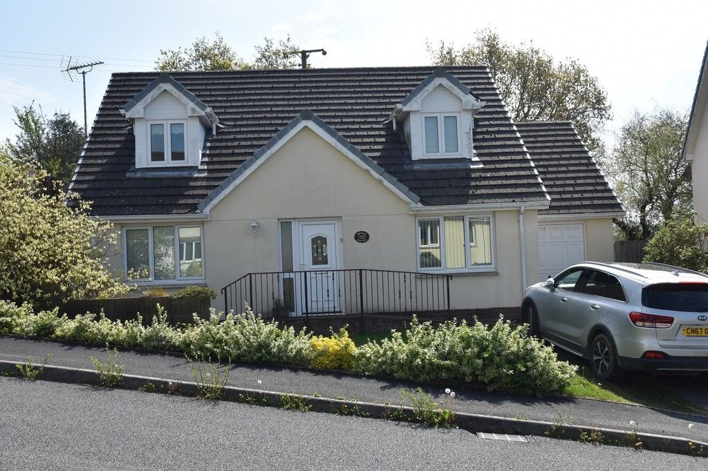 3 bed bungalow for saleBroadhaven, Brynderi Close, Adpar SA38