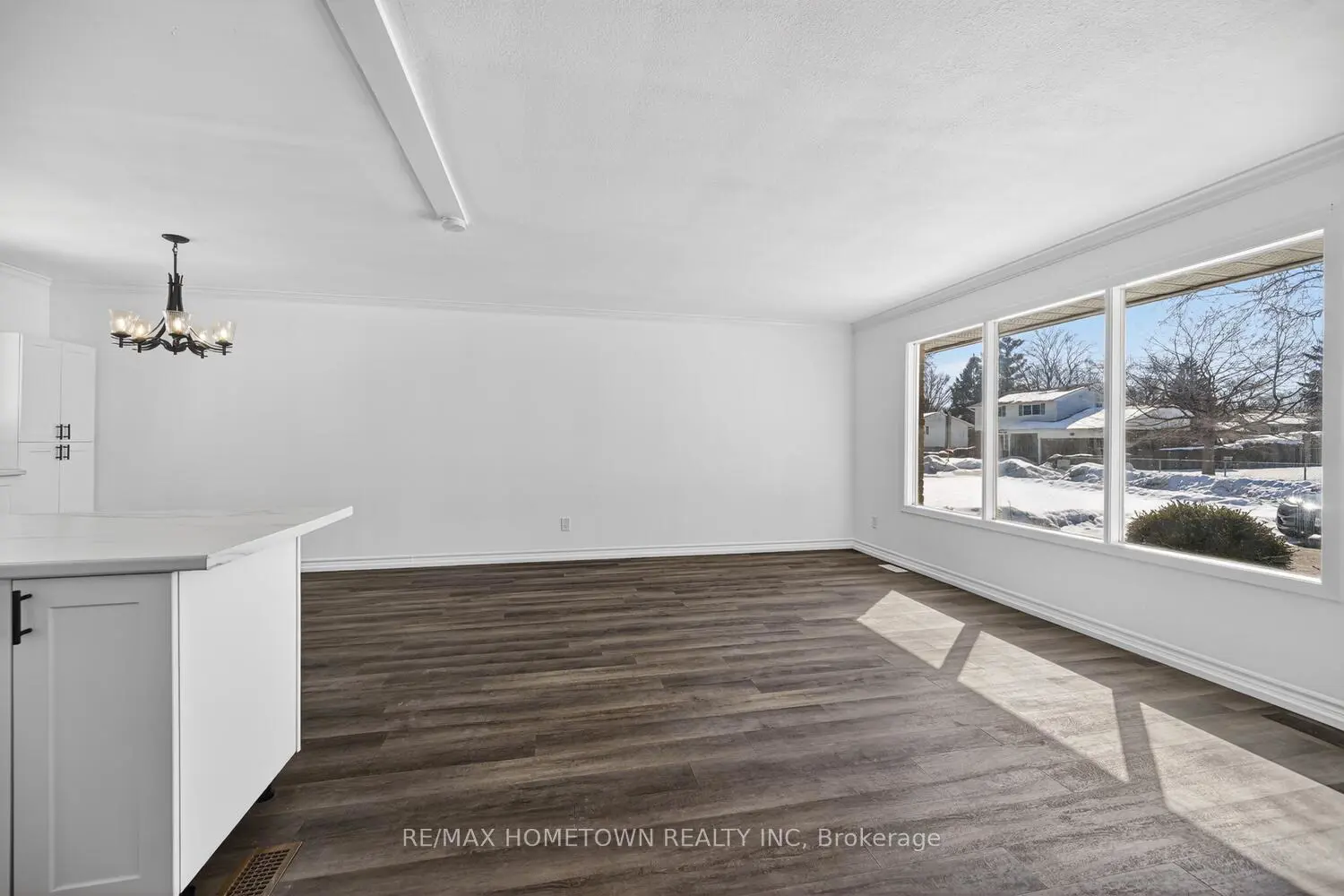 31 Vanier Drive photo 3