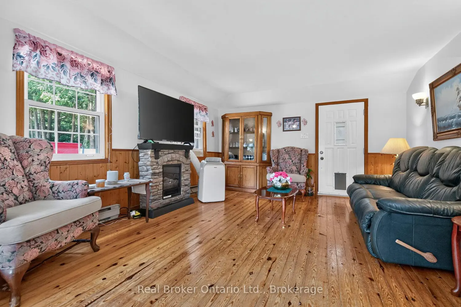81 Andrew Drive photo 4
