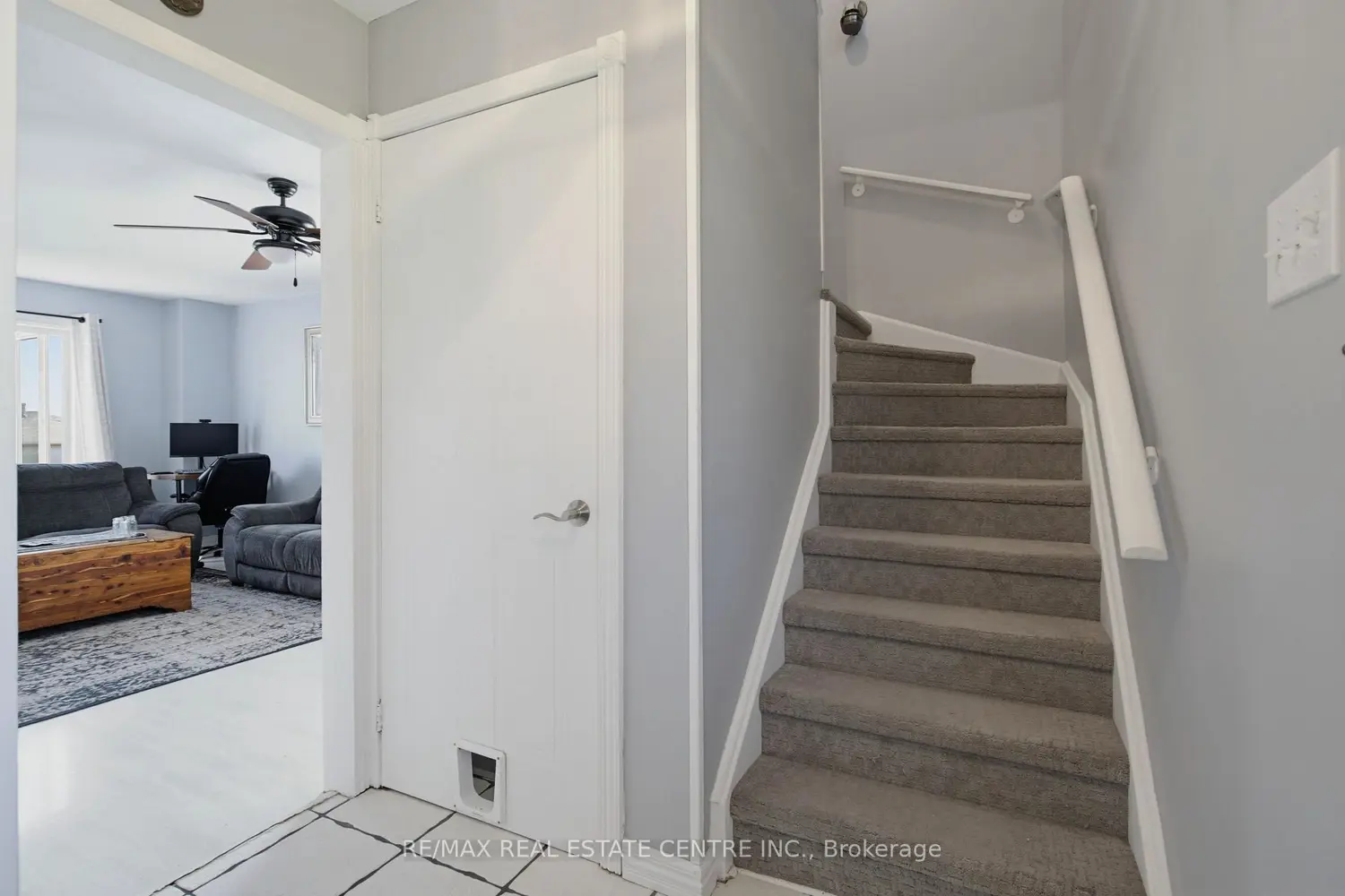 164 Courtney Crescent photo 3