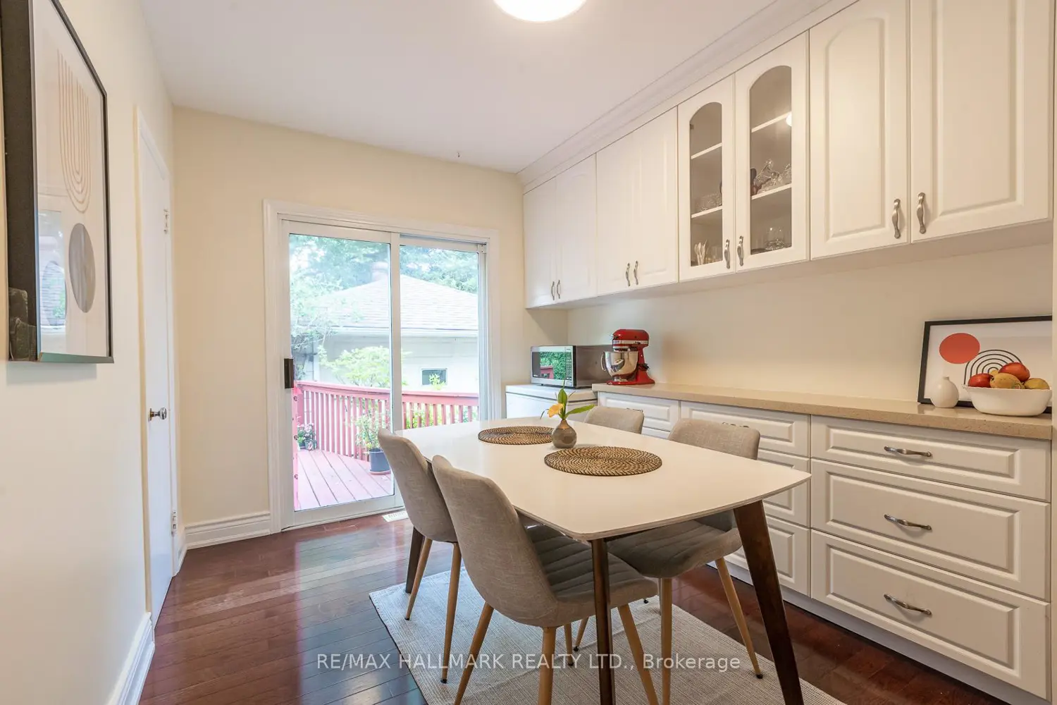 945 Pharmacy Avenue photo 3