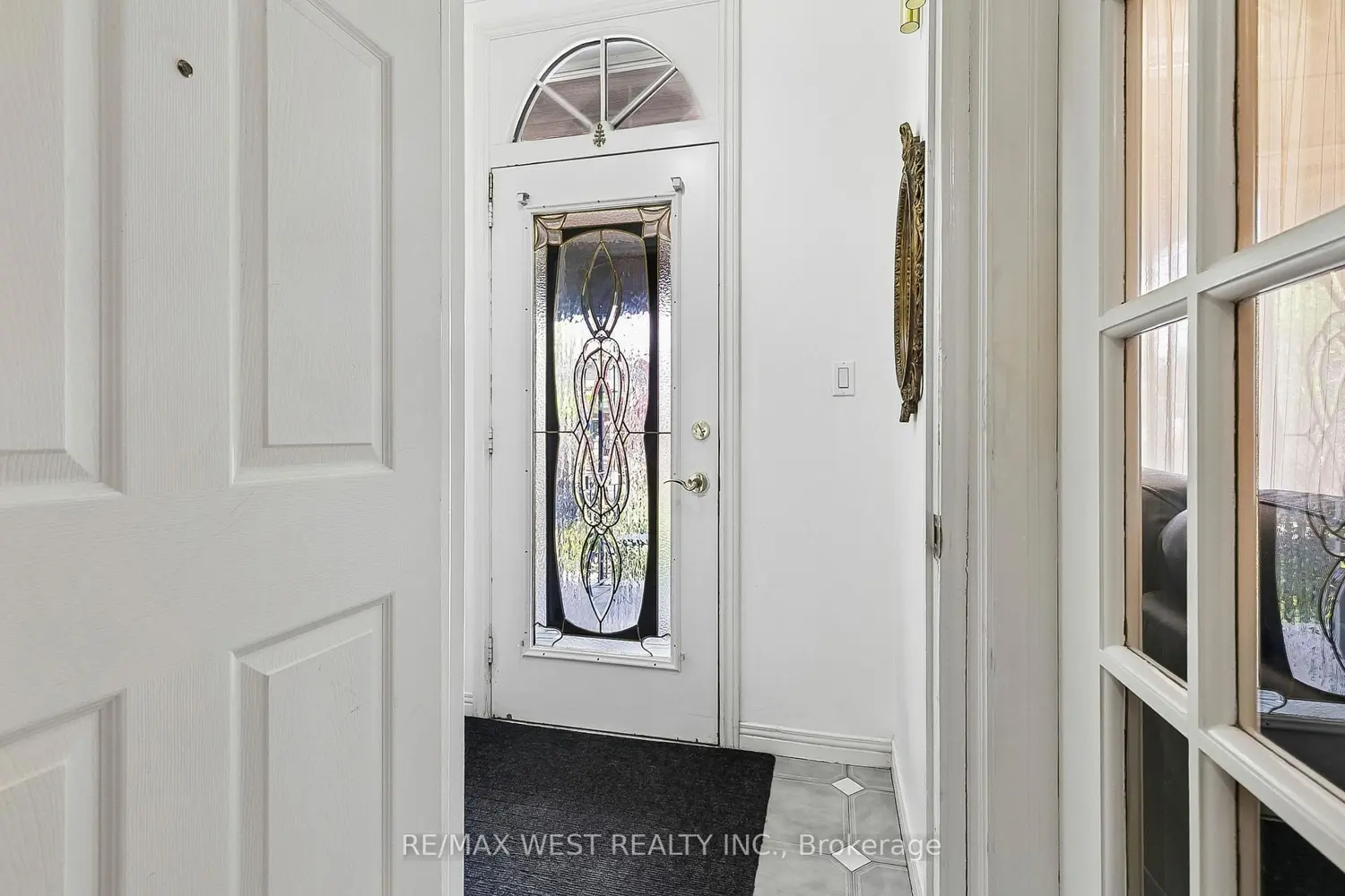 454 Brock Avenue photo 3