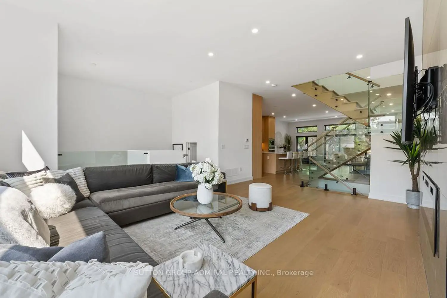 80 Bude Street photo 4