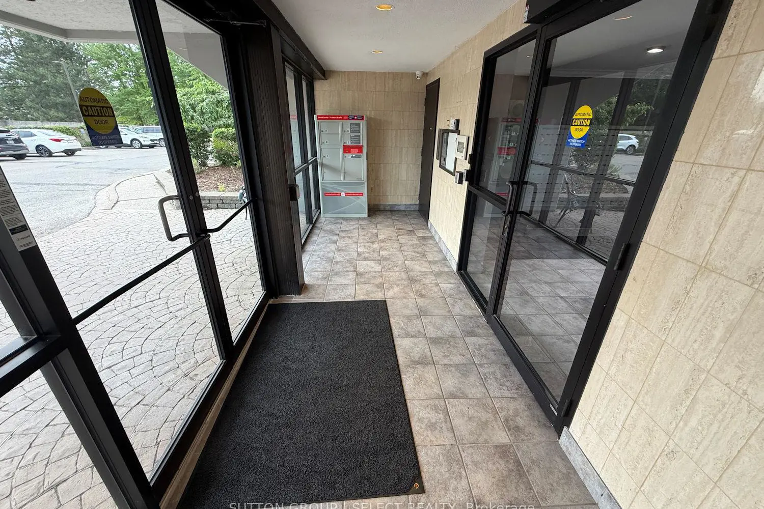 600 Grenfell Drive 810 photo 3