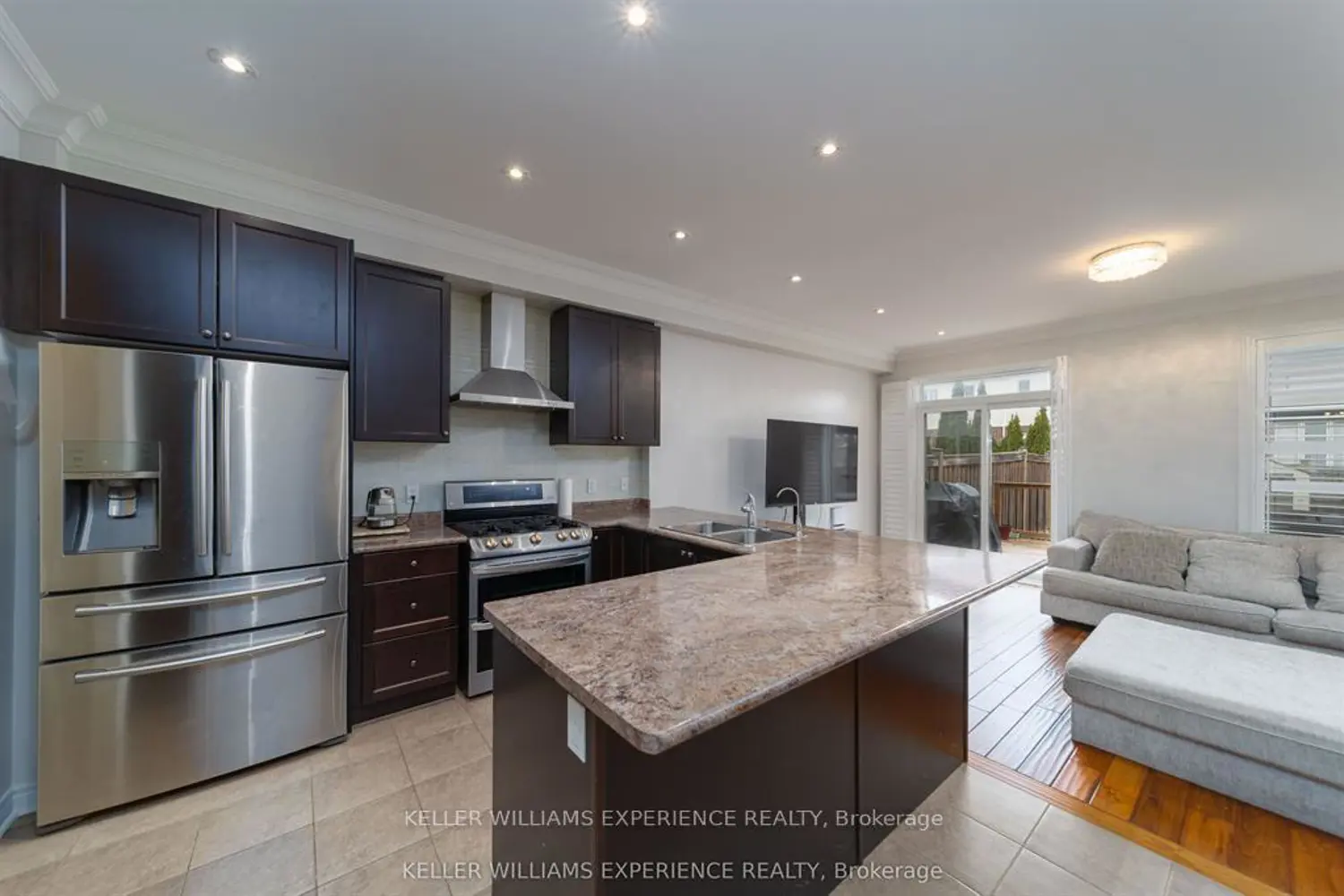 6 Weaver Terrace photo 3