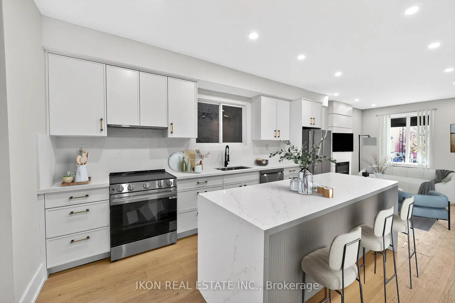 475 Delaware Avenue photo 5