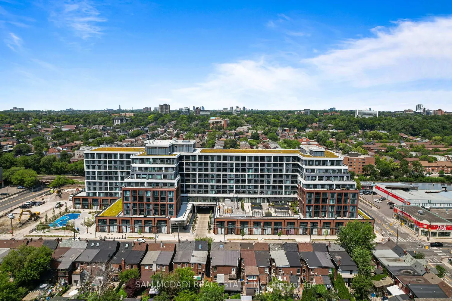 858 Dupont Street 304