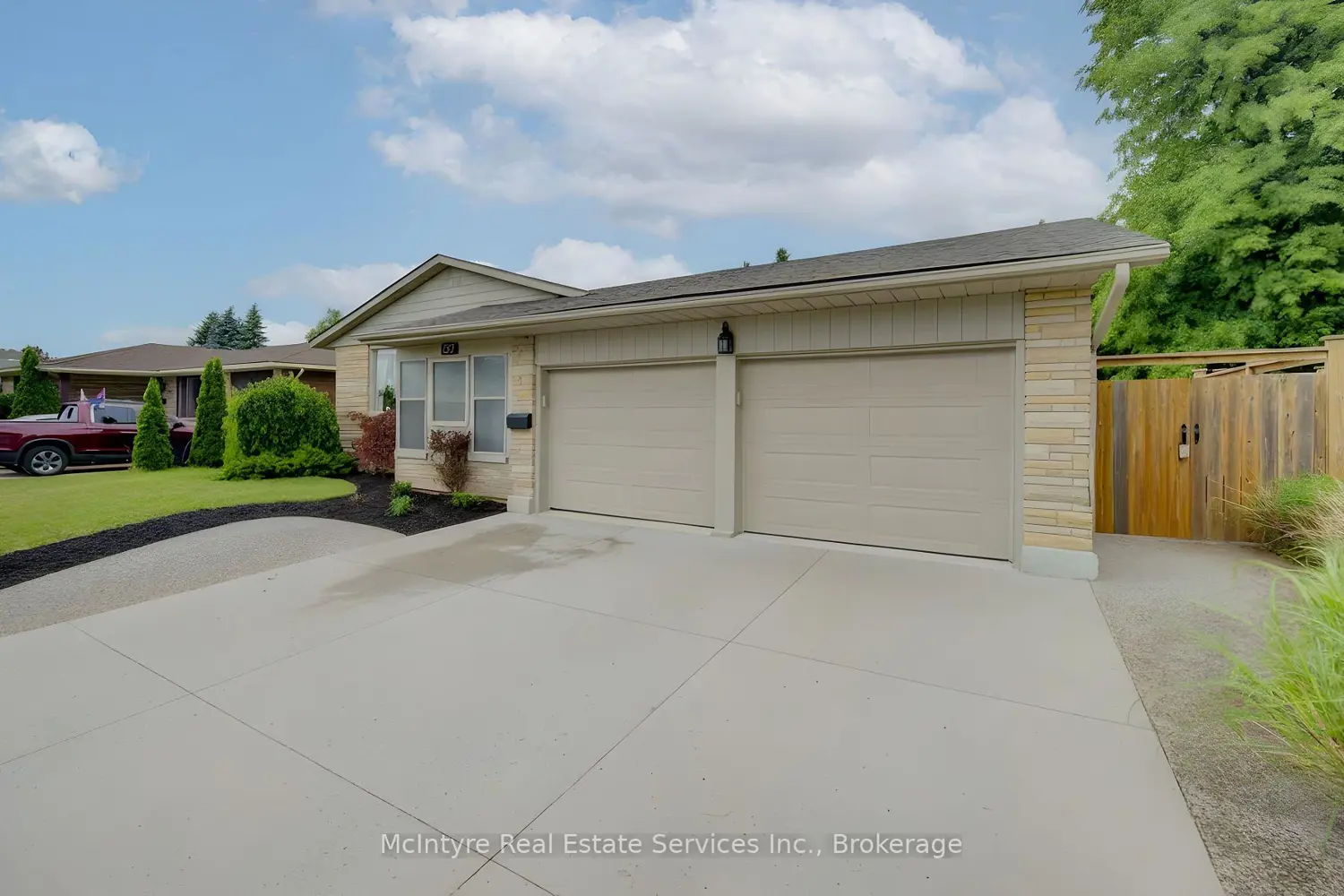 127 Strathcona Crescent