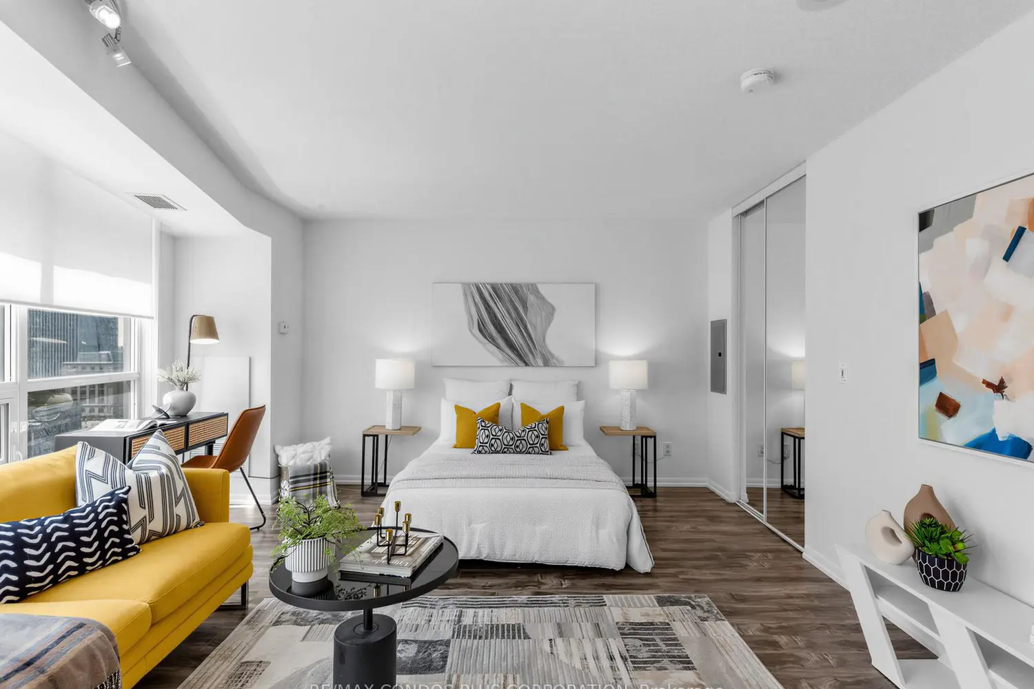 18 Yonge Street 1012 photo 4