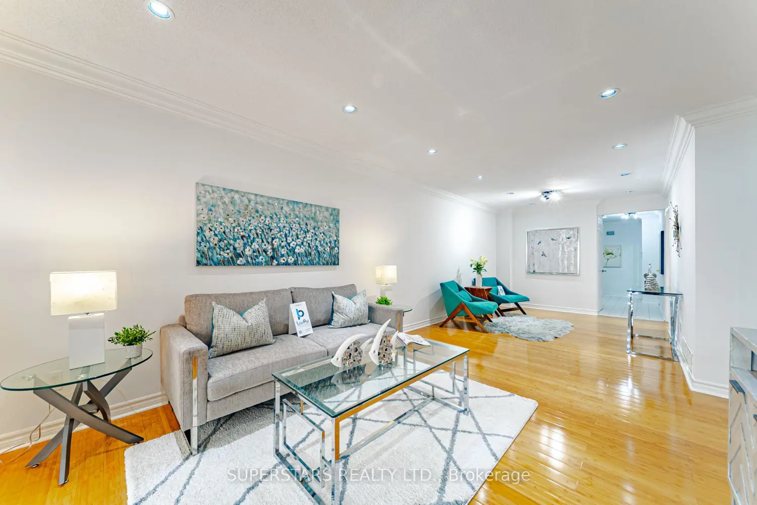 160 Galbraith Crescent photo 3
