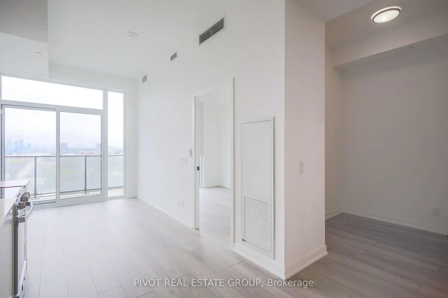 285 Dufferin Street 1406 photo 2