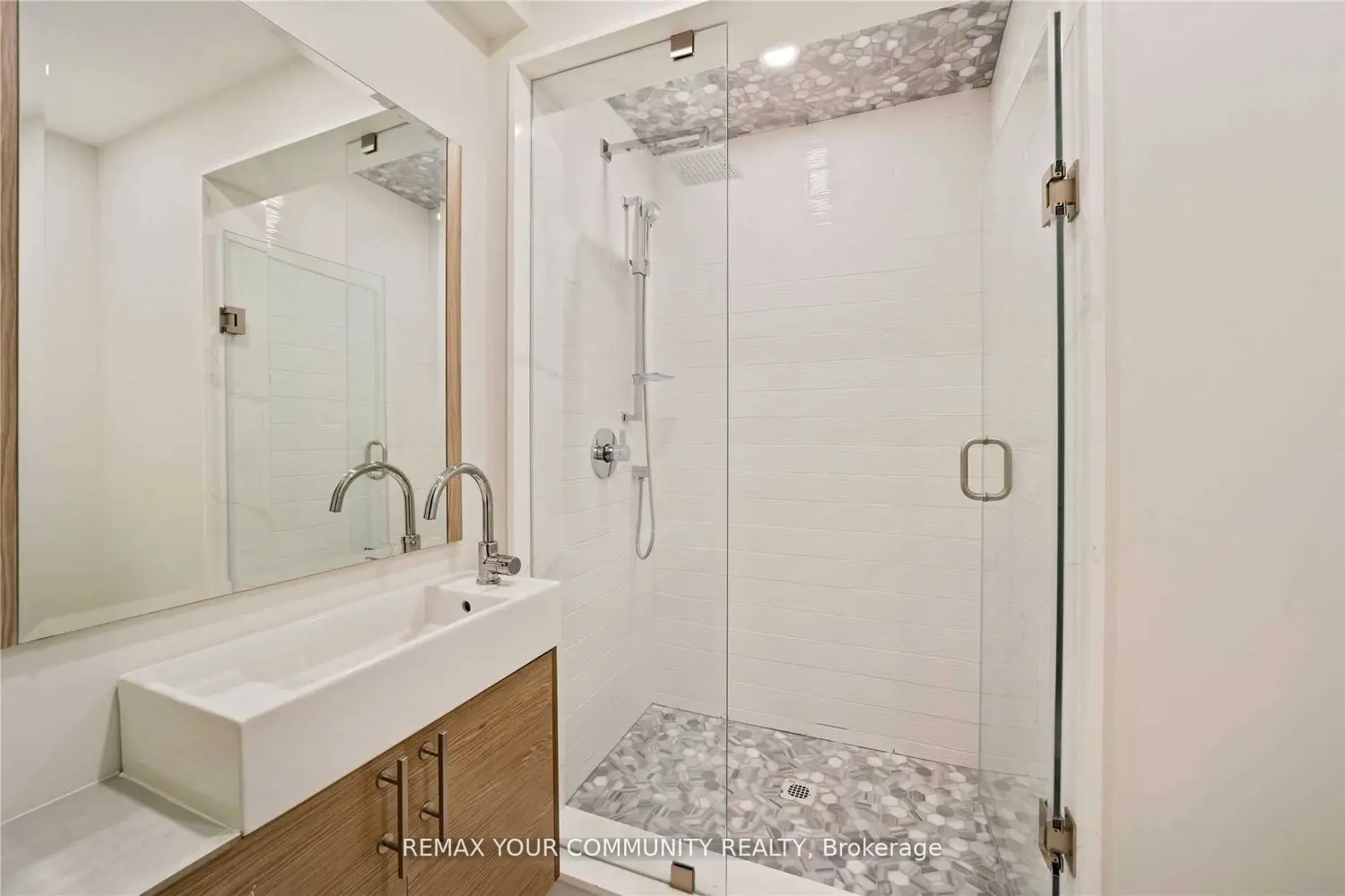 116 Park Home Avenue photo 5