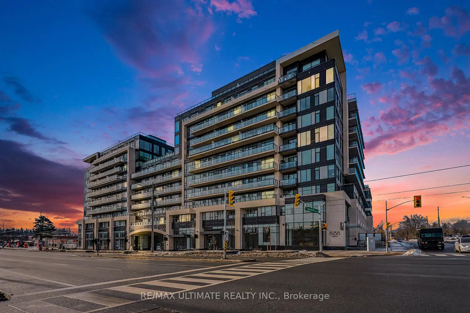 8188 Yonge Street 727