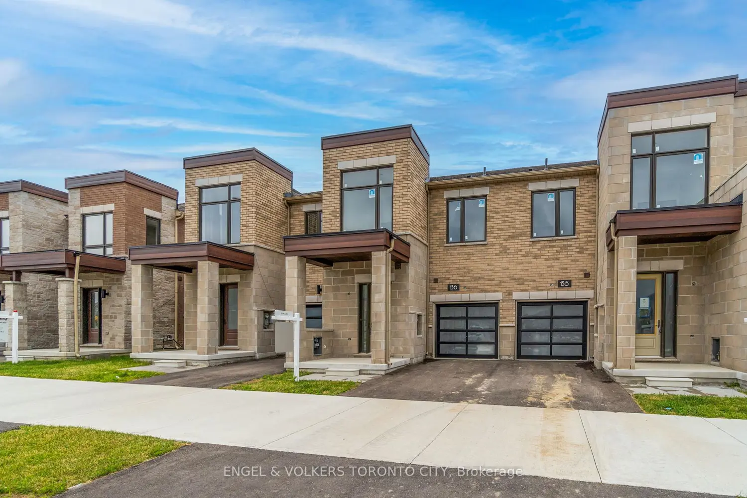136 Mumbai Drive photo 3