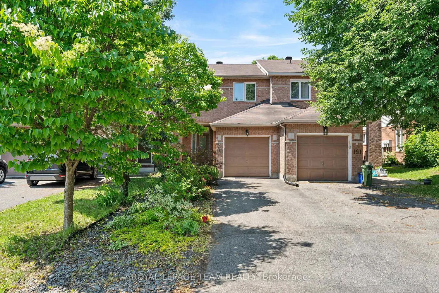 193 Thornbury Crescent photo 2