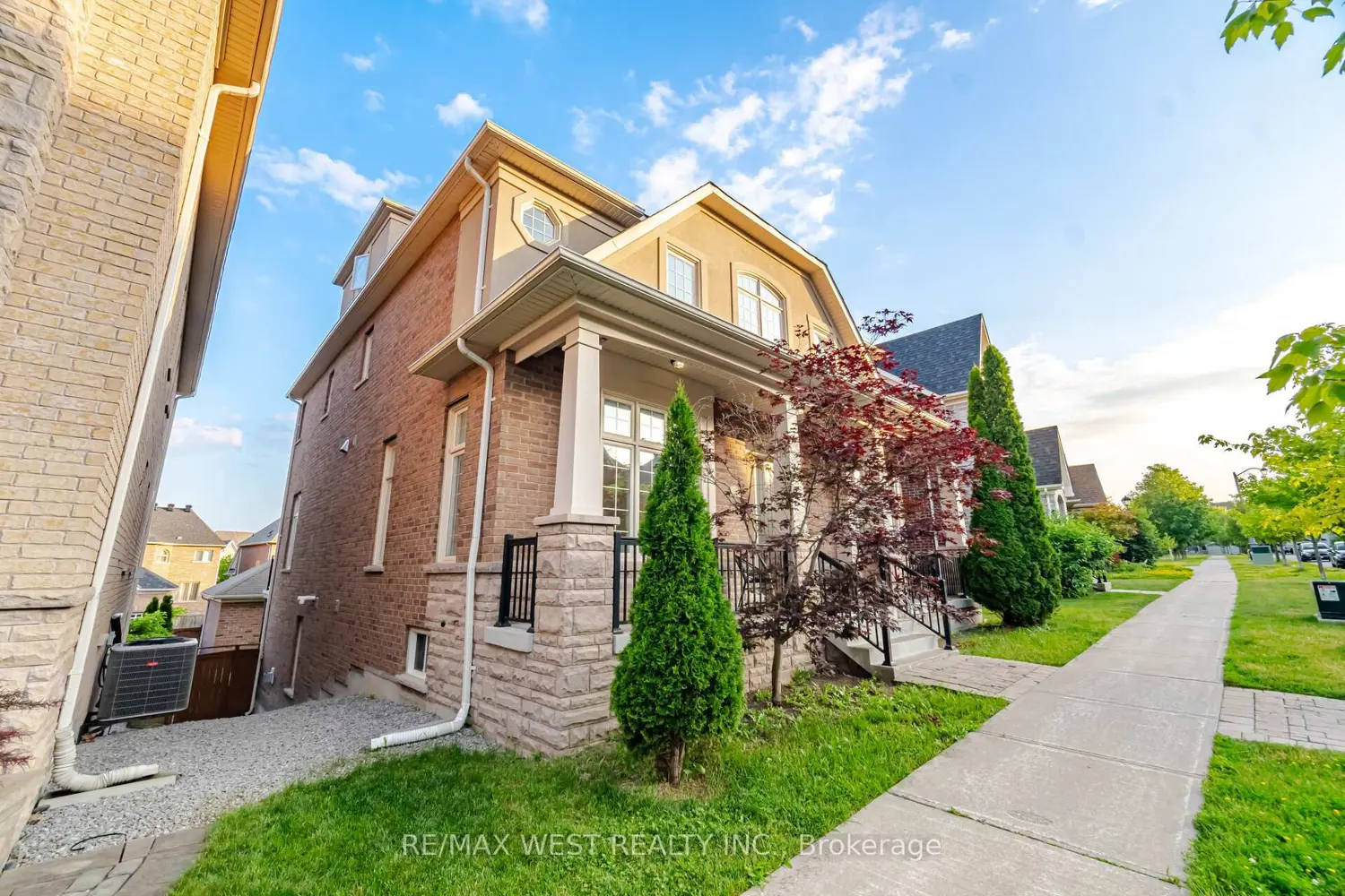 92 Glengordon Crescent photo 4