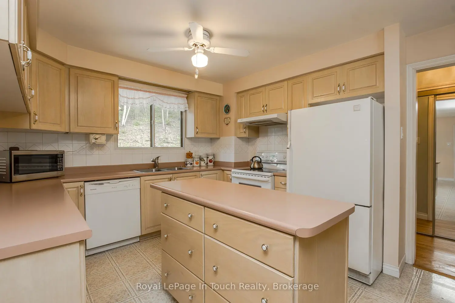 487 Tiny Beaches Road photo 3