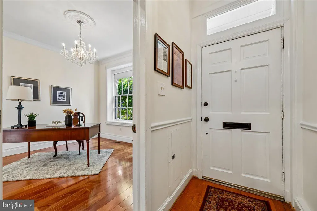 126 E Street SE, Washington, DC 20003 photo 2