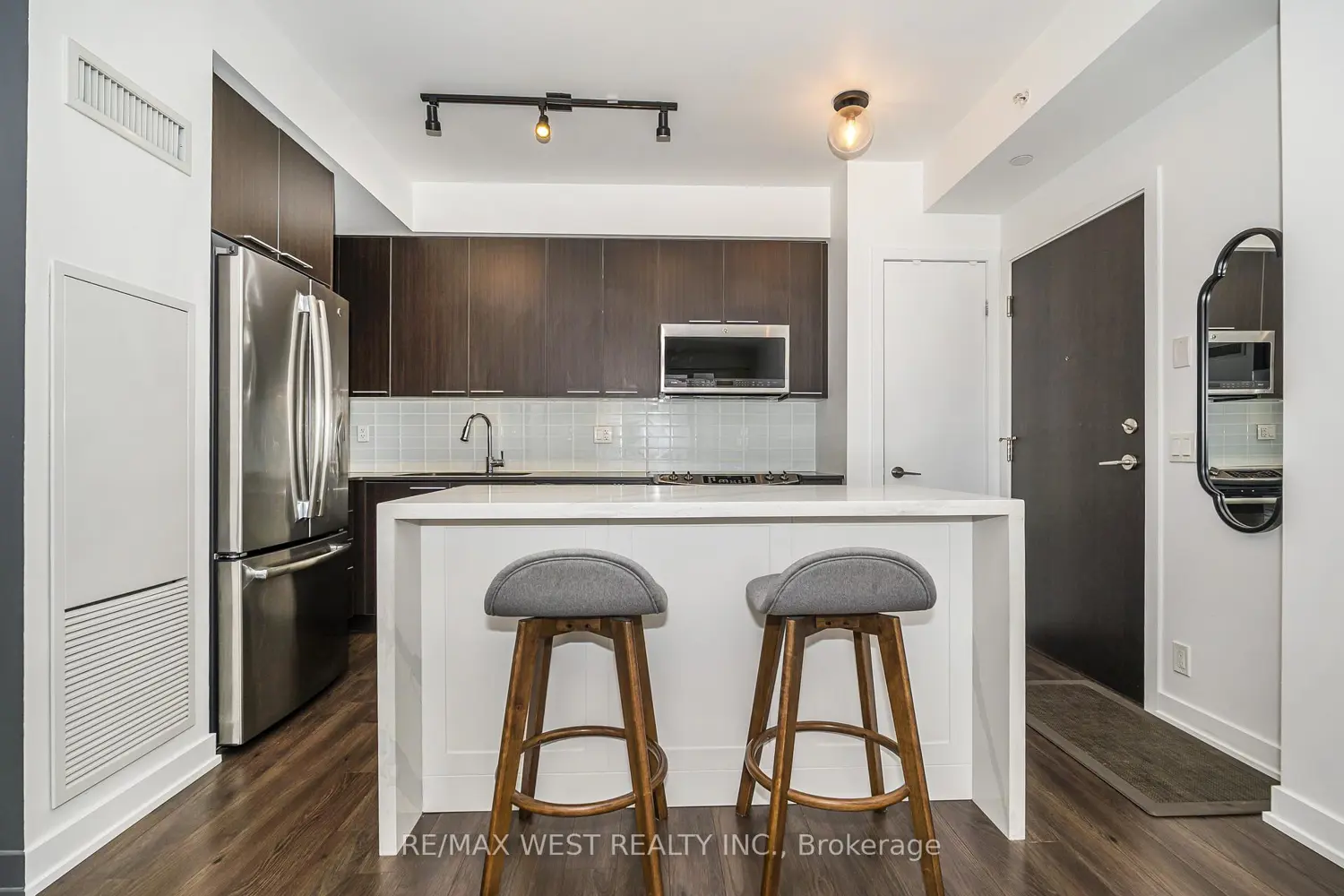 10 Park Lawn Road 1705 photo 4