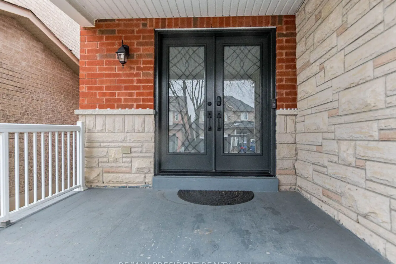 8 River Heights Drive photo 2