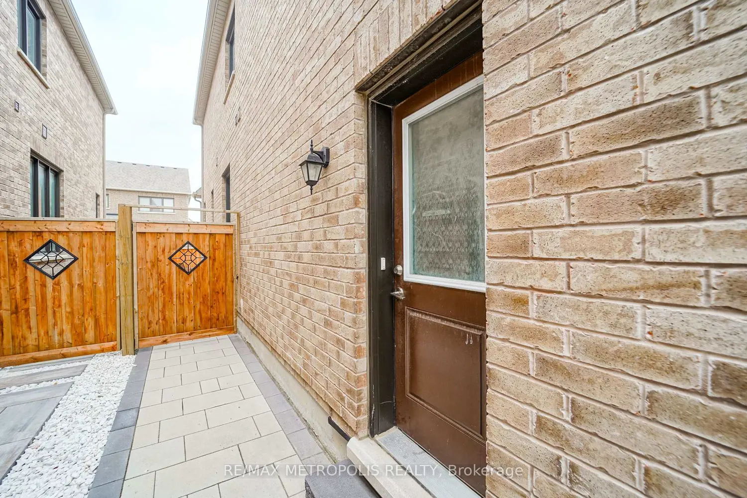 98 Laing Drive photo 5