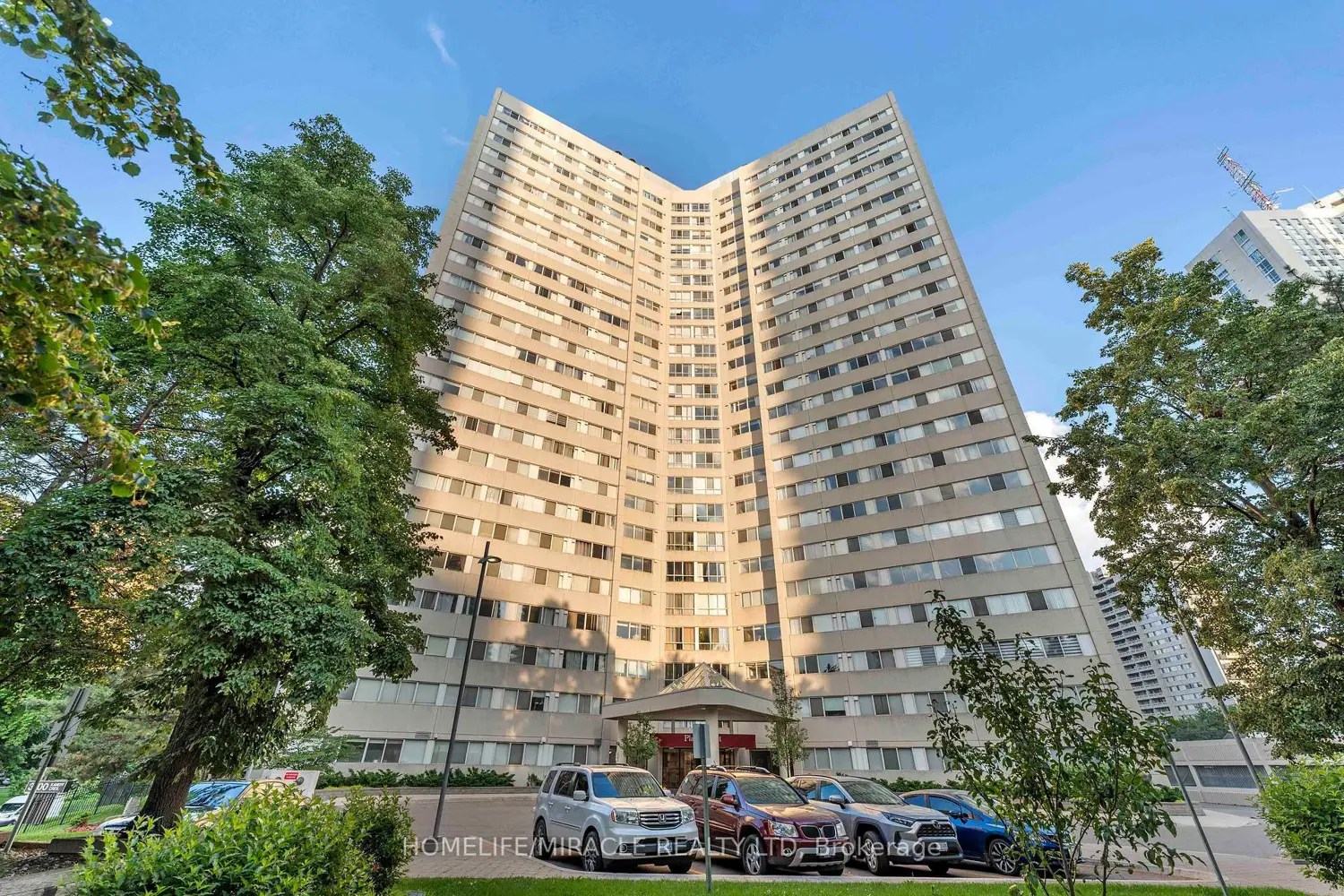 3700 Kaneff Crescent 202