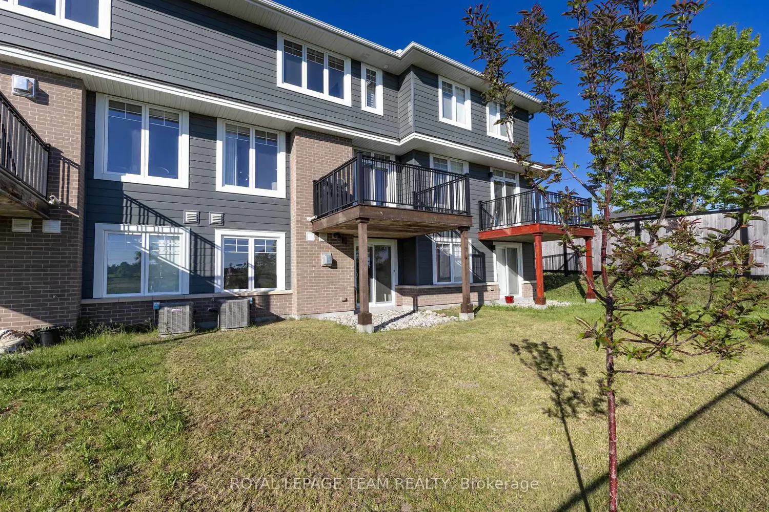 86 Escarpment Crescent