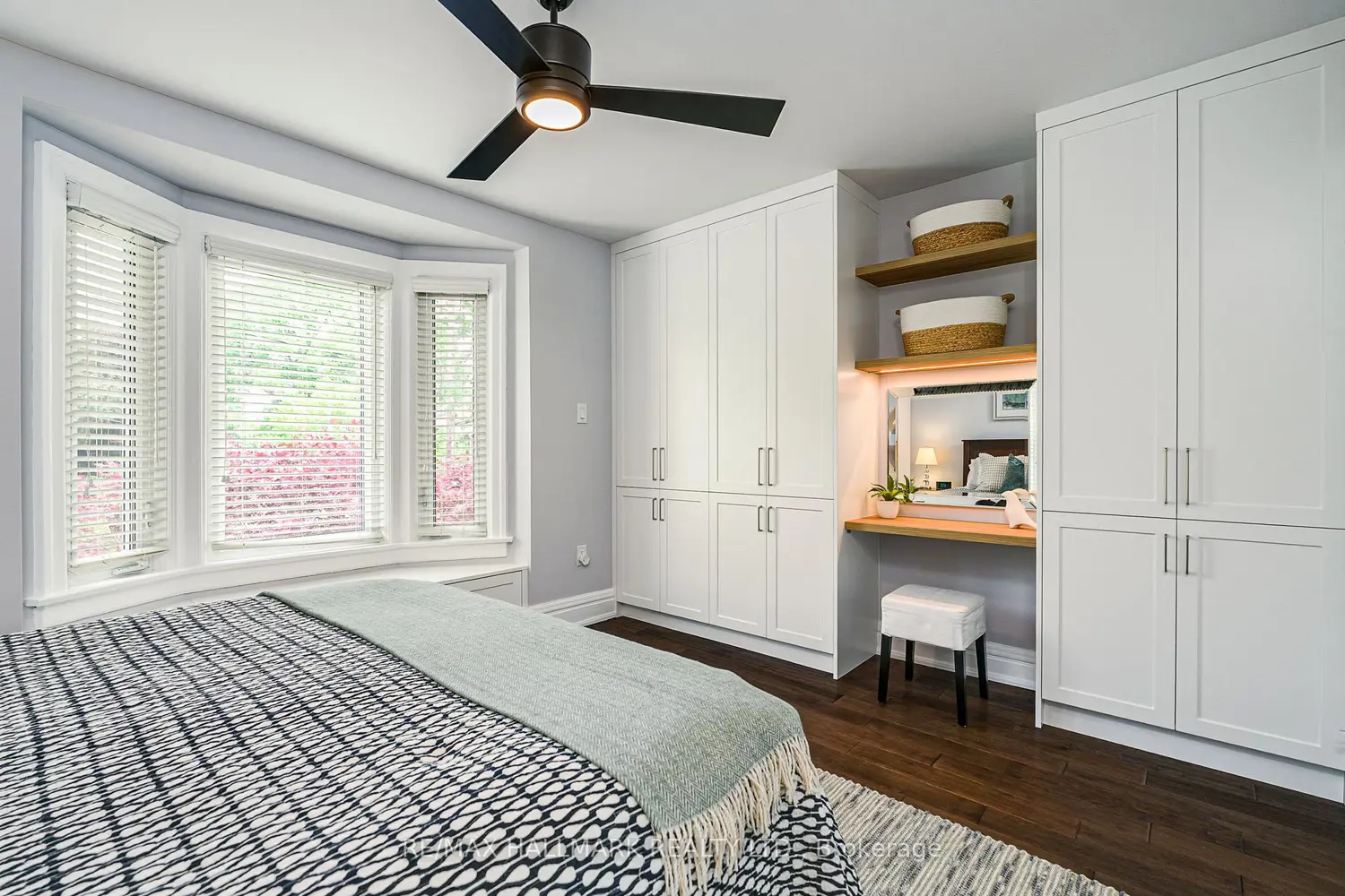 63 Hillsview Avenue photo 4