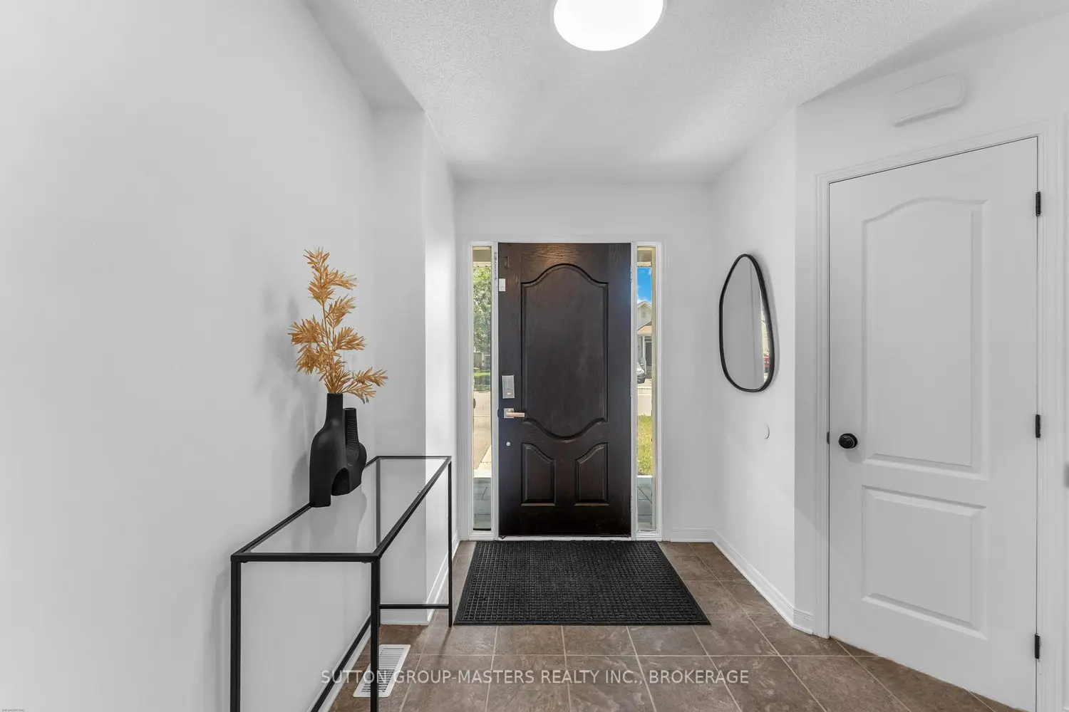 1521 Crimson Crescent photo 3