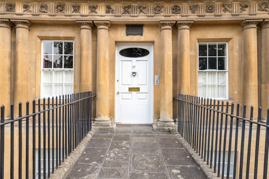 3 bed flat for saleThe Circus, Bath, Somerset BA1 photo 2