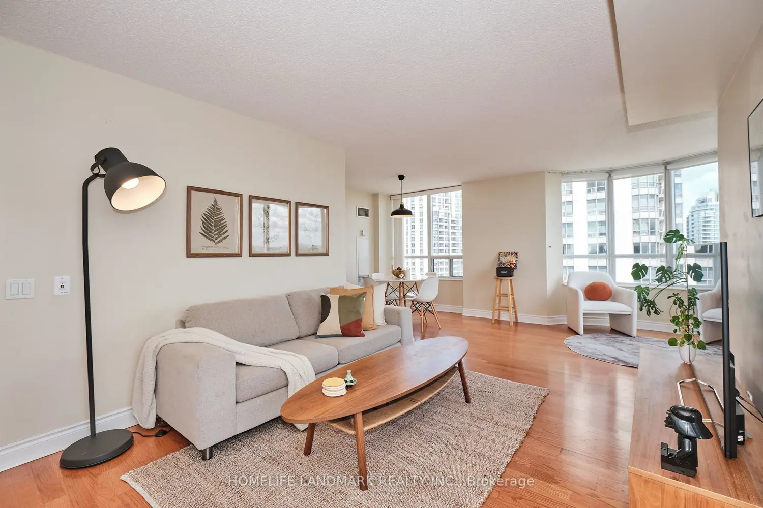 15 Northtown Way 2119 photo 2