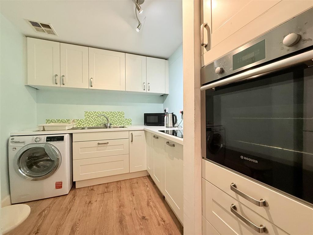 2 bed flat for saleCrosslet Road, Dumbarton G82 photo 4