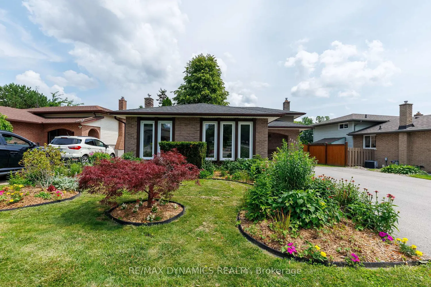 4204 Brookdale Drive photo 2
