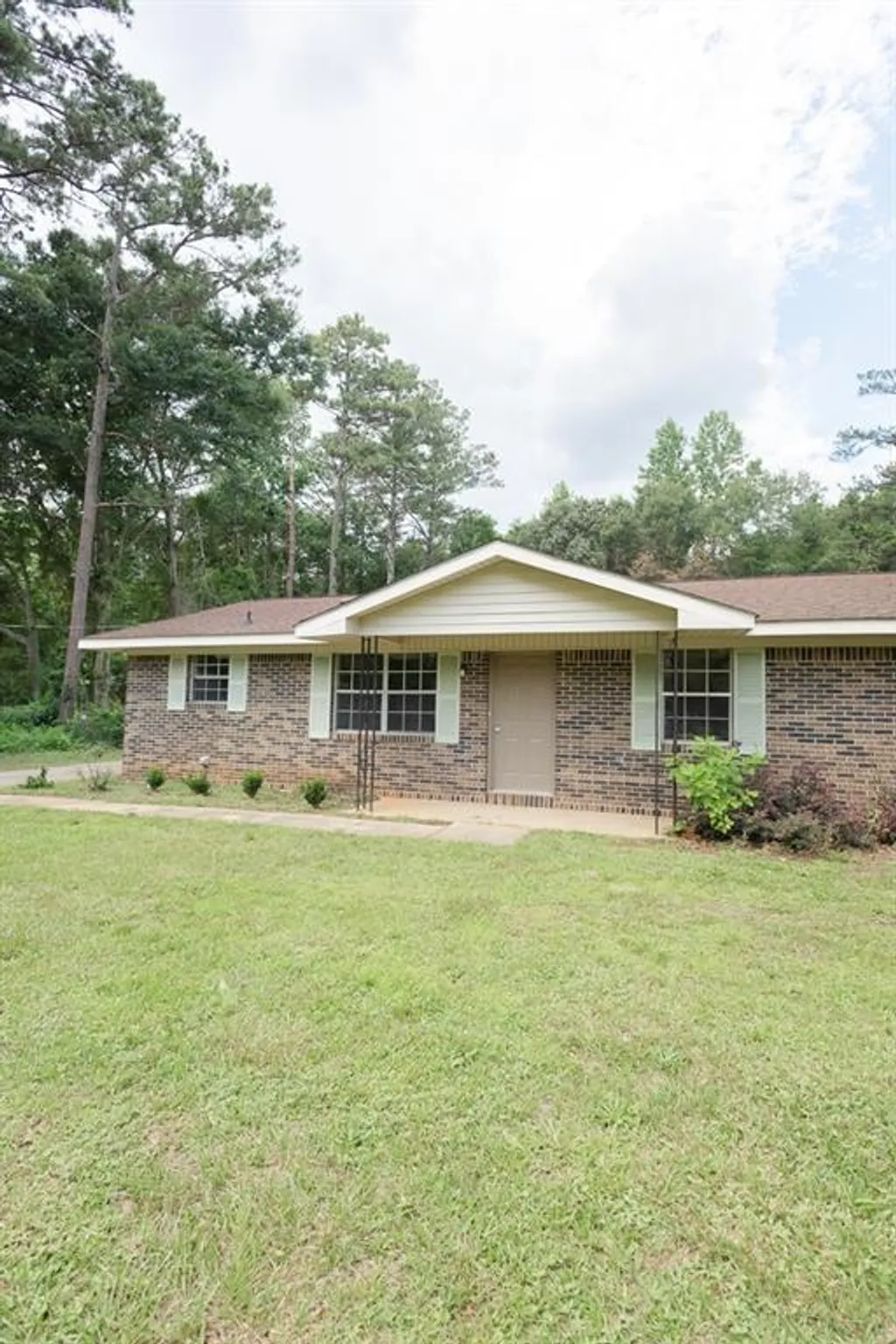 1166 County Road 189, Valley, AL 36854
