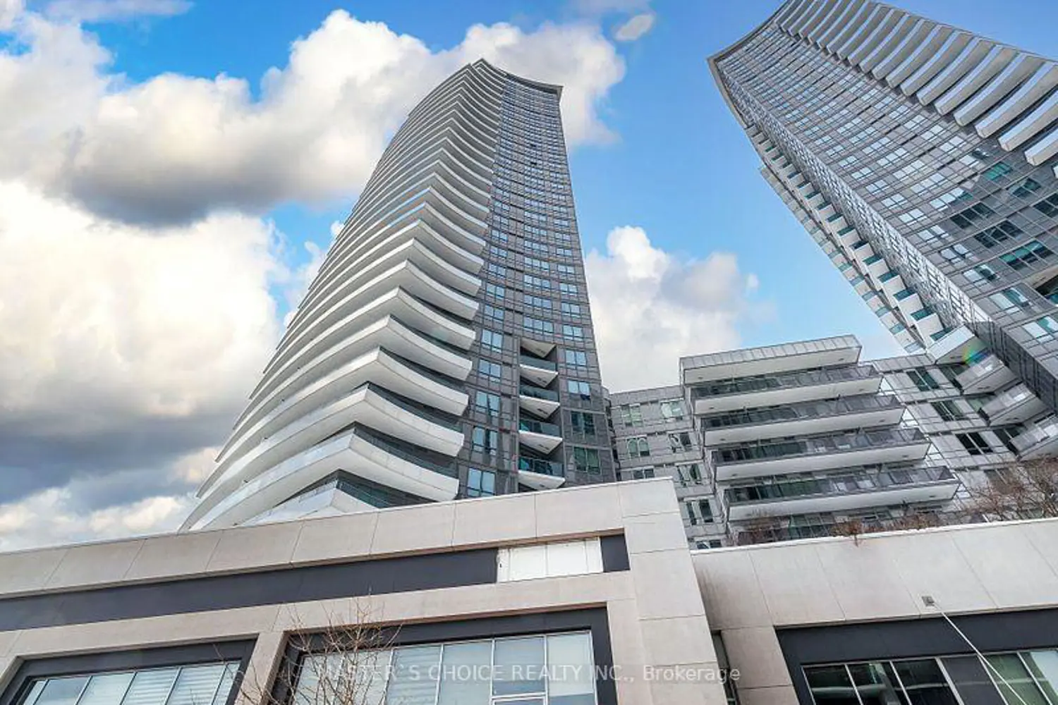 7161 Yonge Street 2732