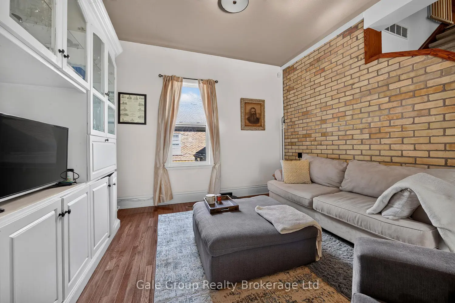 445 Vincent Street photo 2