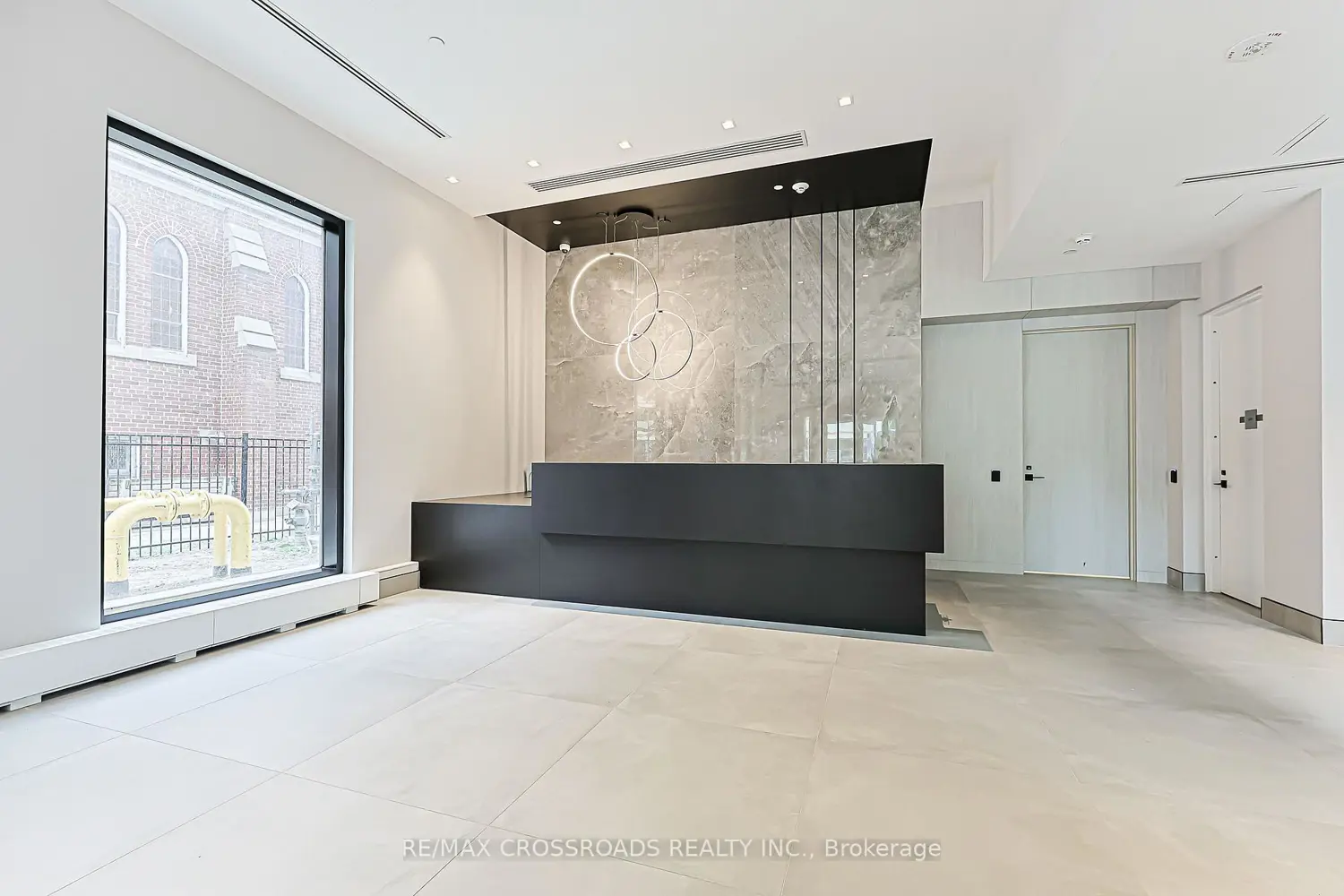 609 Sherbourne Street 2801 photo 3