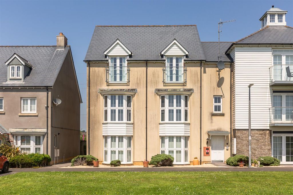 2 bed flat for saleY Corsydd, Llanelli SA15