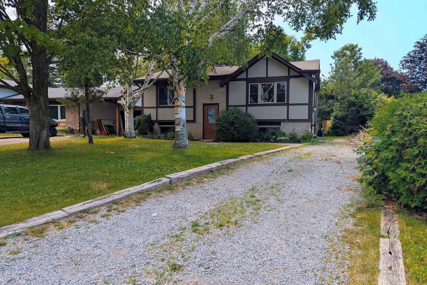 1886 Croftdale Crescent