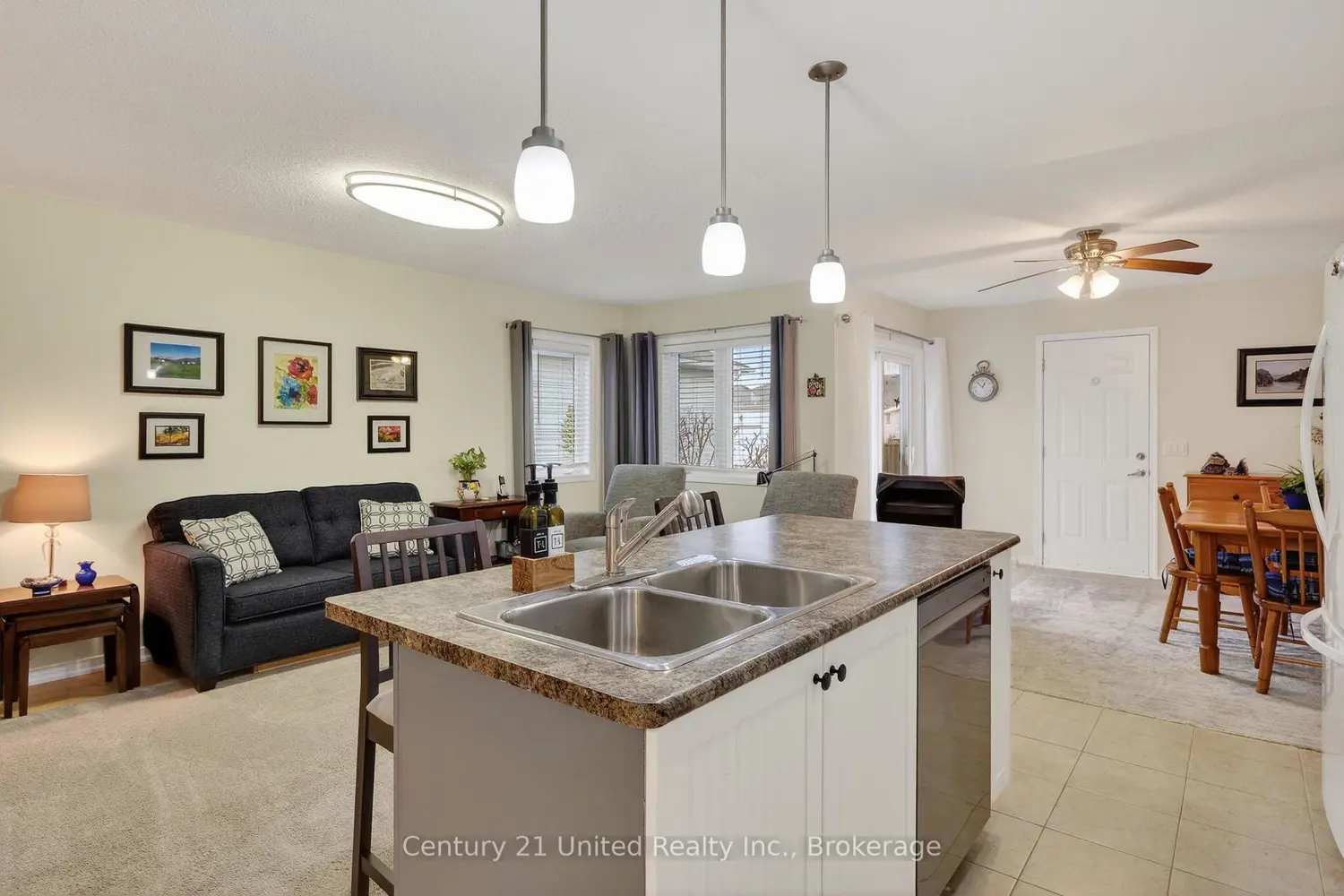 832 Leslie Street photo 4