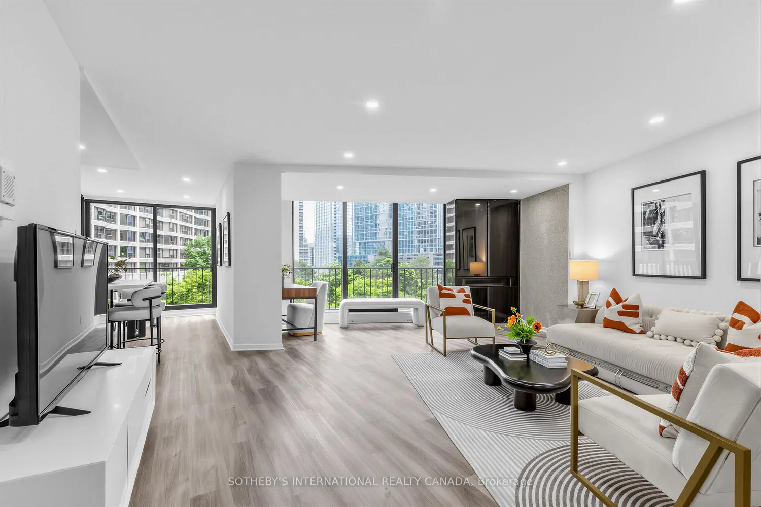 33 Harbour Square 1008 photo 3