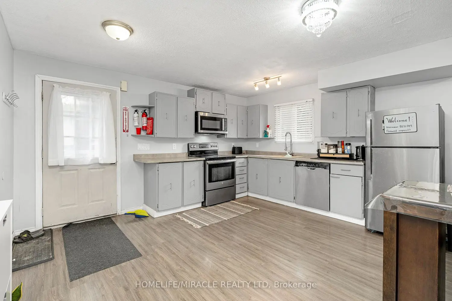 1180 Heathfield Court photo 4