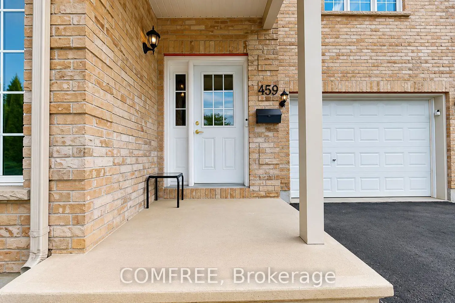 459 Moffatt Street photo 2