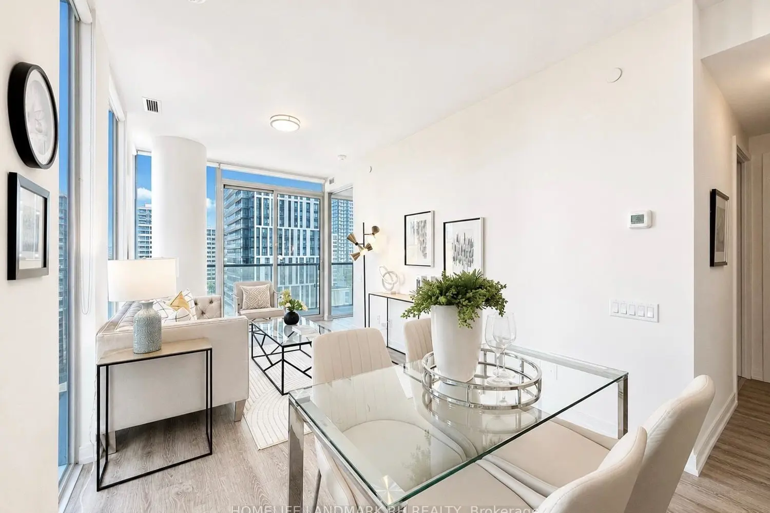 28 Wellesley Street 1004 photo 5