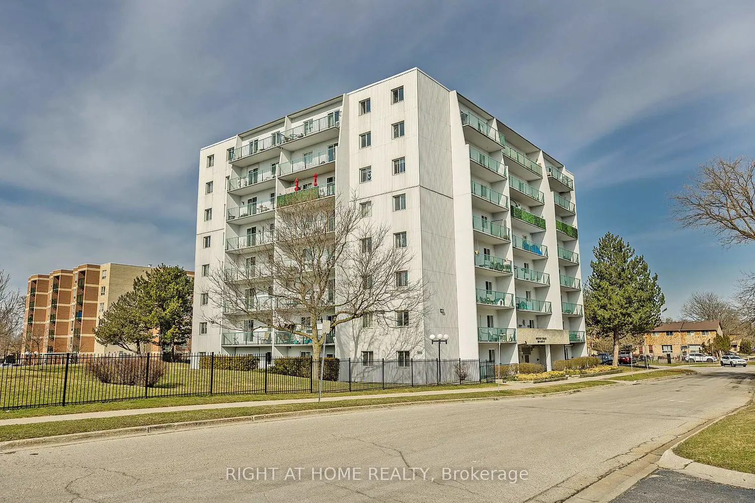 986 Huron Street 701 photo 2