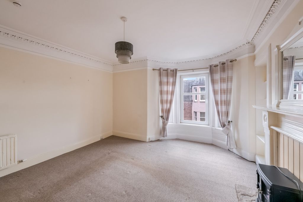 2 bed flat for saleComrie Street, Crieff PH7 photo 2