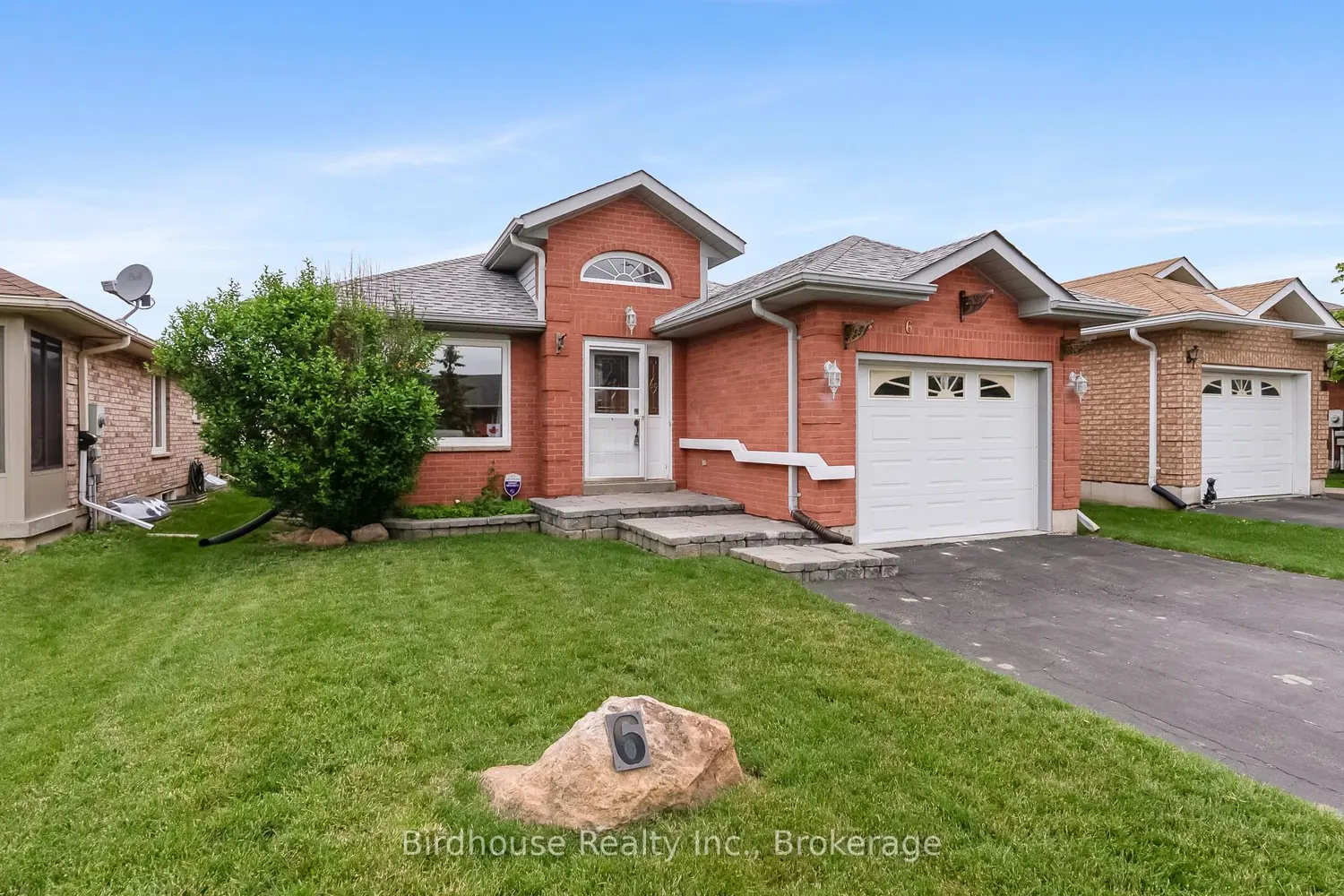6 Eakins Crescent