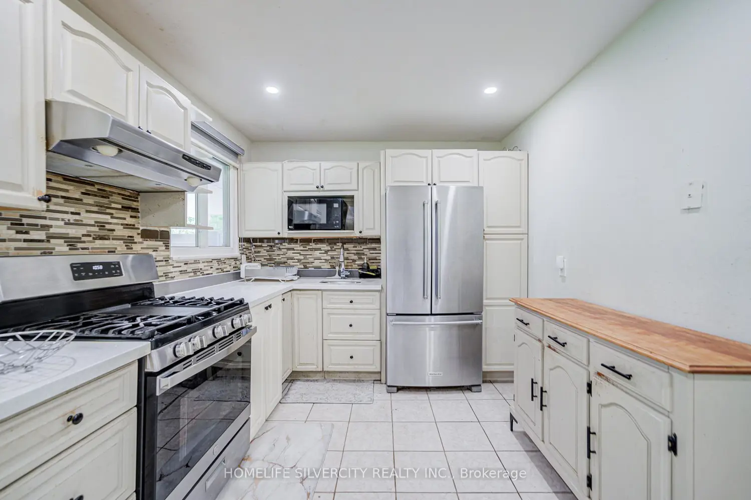 160 Purvis Crescent photo 4