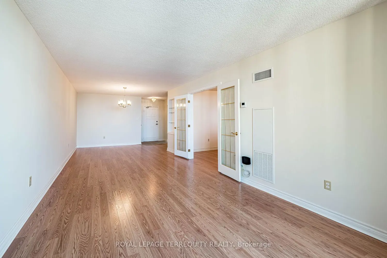 812 Burnhamthorpe Road 1809 photo 3